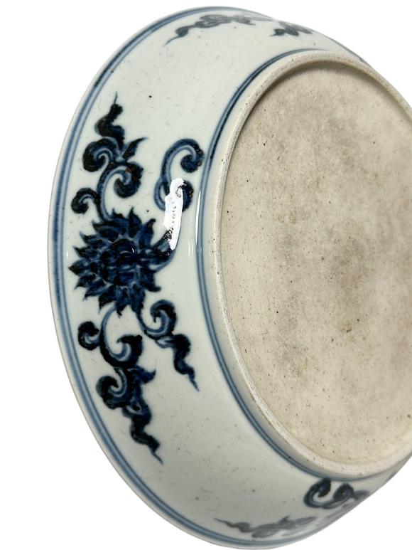 Castle AuctionBlue-and-white floral plate, Ming Dynasty Pr. 