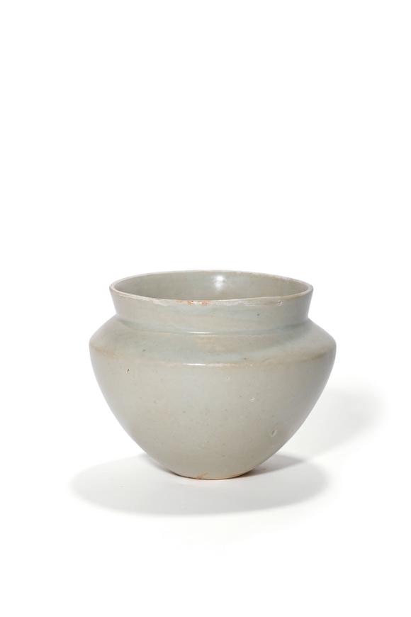 Castle AuctionA Qingbai Glaze Jar, 12th–13th C Pr.