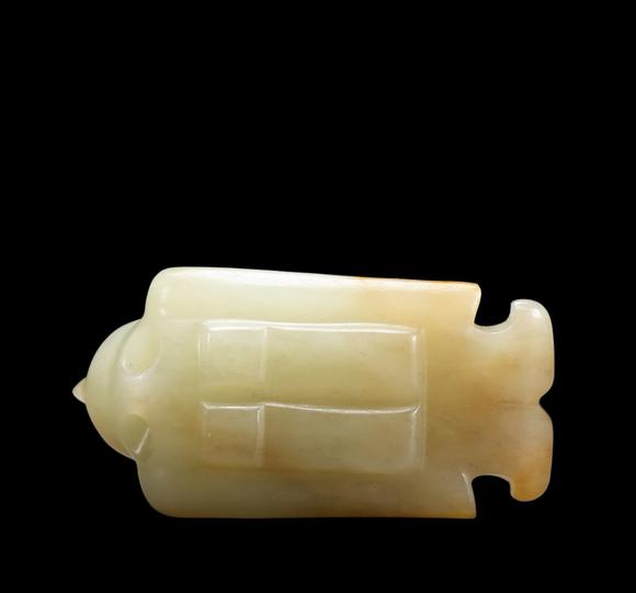 Castle AuctionA Pale Celadon Jade Owl Carving, Late Shang, Circa 12th–11th C BC Pr.
