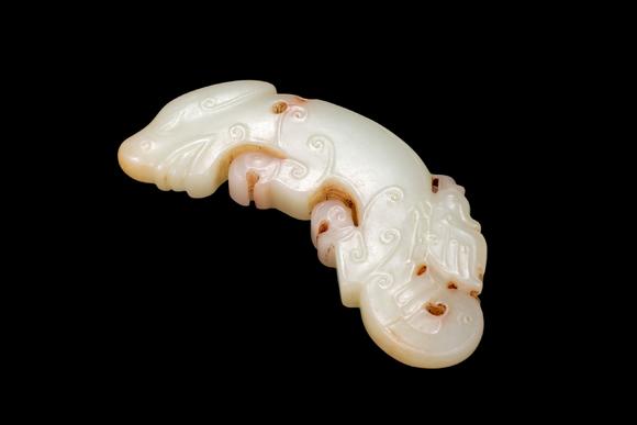 Castle AuctionA Pale Jade C-Shaped Dragon Pendant with Russet Veins, Late Shang, Circa 12th–11th C BC Pr.