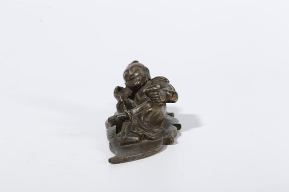 弘楊株式會(huì)社銅人物形擺件
