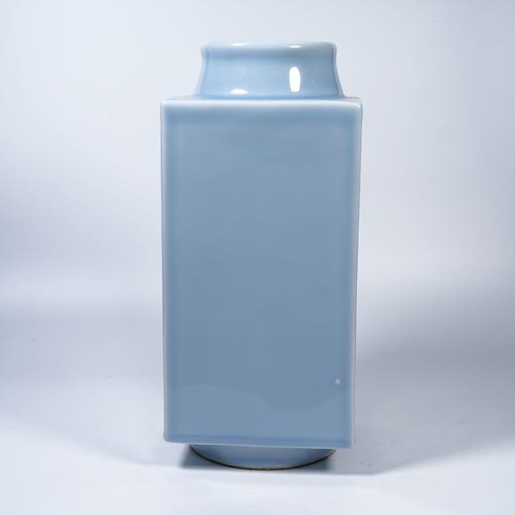 弘楊株式會(huì)社天藍(lán)釉琮式瓶