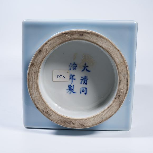 弘楊株式會(huì)社天藍(lán)釉琮式瓶