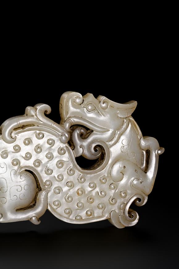 金澤美術(shù)明以前透雕卷龍珮