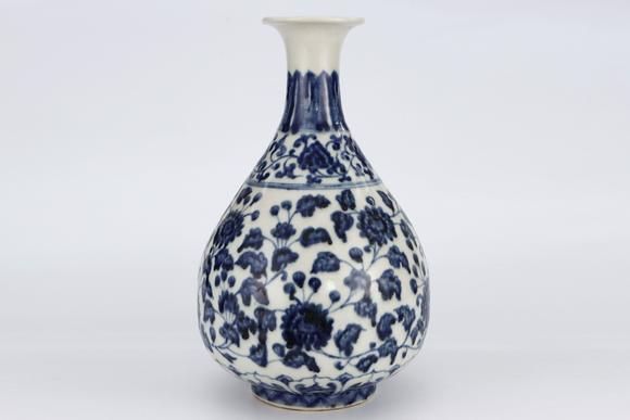 金澤美術(shù)明永樂(lè) 青花纏枝花卉玉壺春瓶