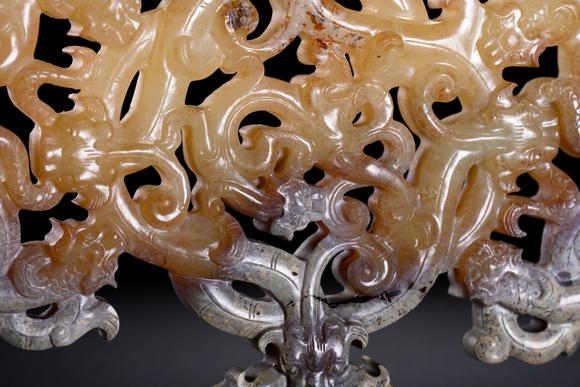 金澤美術(shù)明以前透雕龍鳳紋大佩