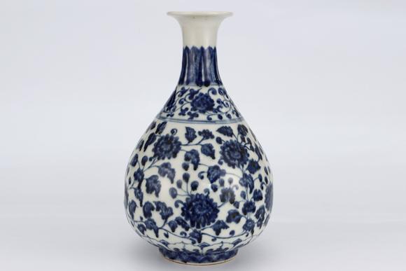 金澤美術(shù)明永樂(lè) 青花纏枝花卉玉壺春瓶