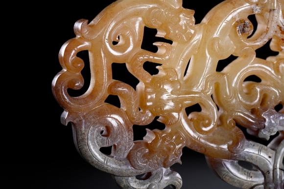 金澤美術(shù)明以前透雕龍鳳紋大佩