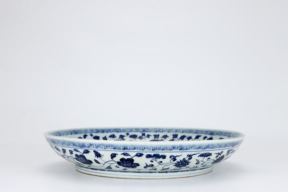 金澤美術(shù)明永樂(lè) 青花留白暗刻海水龍紋大盤(pán)