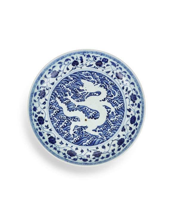 金澤美術(shù)明永樂(lè) 青花留白暗刻海水龍紋大盤(pán)