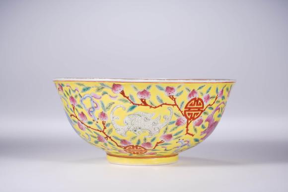 Cascade'sQing Guangxu yellow pastel Fushou pattern bowl | 清光緒 黃地粉彩福壽紋碗