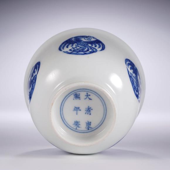 Cascade'sQing Kangxi blue-and-white group phoenix-patterned hand-pressing cup | 清康熙 青花團鳳紋壓手杯