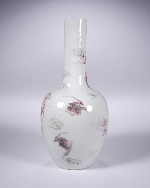 Cascade'sStraight neck bottle with red cloud bat pattern in glaze of Kangxi in Qing Dynasty | 清康熙 釉裏紅雲(yún)蝠紋直頸瓶