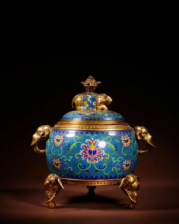Cascade'sQingganlong copper tire, twisted silk enamel, twined branches, lotus pattern, Taiping, elephant three-legged cover furnace | 清乾隆 銅胎掐絲琺瑯纏枝蓮紋太平有象三足蓋爐