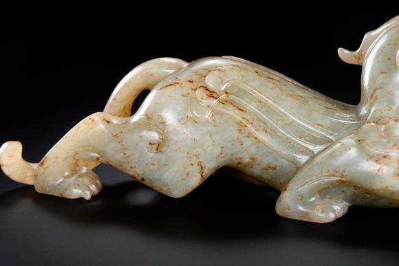 Cascade'sWhite marble and red Qin Rui beast | 漢 白玉紅沁瑞獸