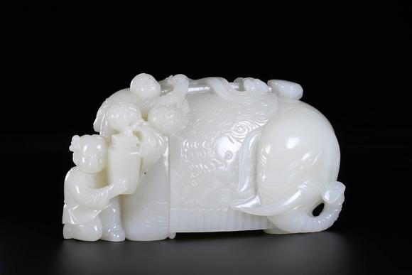 Cascade'sIn Qing Dynasty, there was an elephant boy in Hetian Baiyu Taiping. | 清代 和田白玉太平有象童子