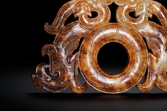 Cascade'sHan Hetian jade carving with dragon and phoenix patterns. | 漢 和田玉透雕龍鳳紋璧形佩