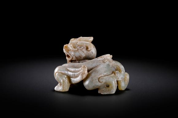 Cascade'sHanyu exorcises evil spirits | 漢 玉辟邪