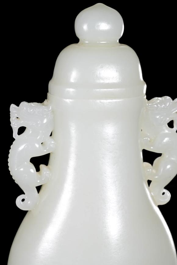 Cascade'sQing Dynasty Hetian Jade Shuanglong Ear Cap Bottle | 清代 和田玉雙龍耳蓋瓶