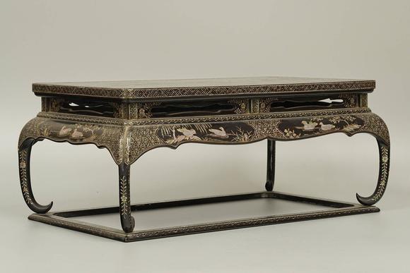 京都祇園會拍賣清康熙宮廷 青貝薄螺鈿金嵌長方托泥臺香桌 本物保證 