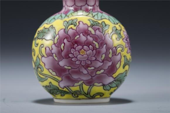 Eden Fine Antiques Galleries LLCQING FAMILLE ROSE LOTUS SNUFF BOTTLE