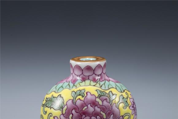 Eden Fine Antiques Galleries LLCQING FAMILLE ROSE LOTUS SNUFF BOTTLE