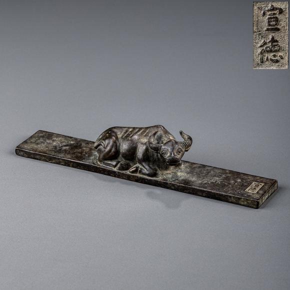大阪美術(shù)商會(huì)明宣德 古銅臥牛文鎮(zhèn)