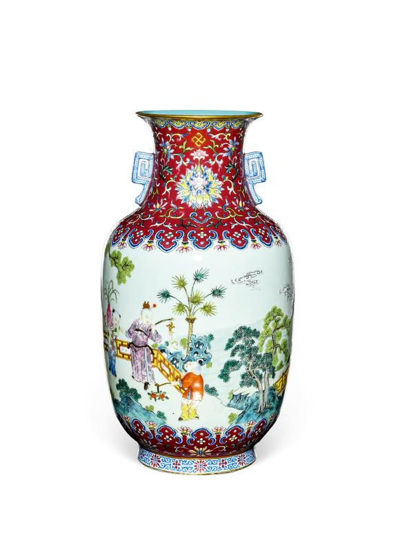 華藝國(guó)際清嘉慶  洋紅地洋彩纏枝寶相花吉慶如意嬰戲圖螭耳尊