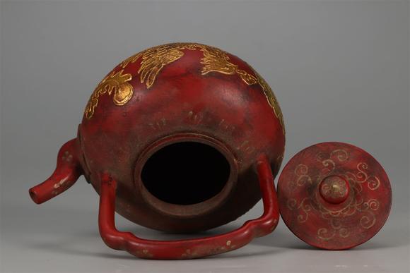 東京國(guó)際拍賣明代 陳用卿 漆器描金鳳紋提梁紫砂壺