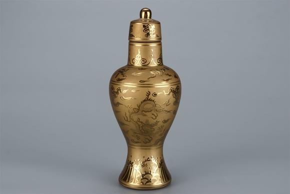 東京國(guó)際拍賣(mài)明宣德 金釉云龍紋梅瓶
