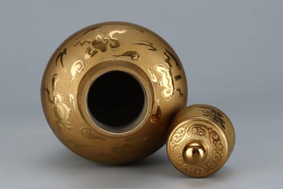 東京國(guó)際拍賣(mài)明宣德 金釉云龍紋梅瓶