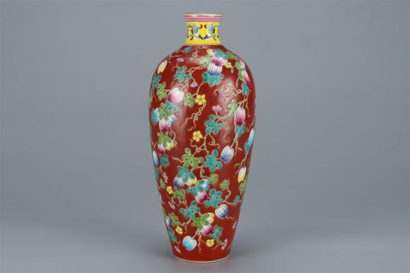 東京國際拍賣清雍正 粉彩三多紋橄欖瓶