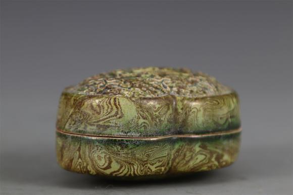 東京國(guó)際拍賣(mài)宋代 膠胎海棠蓋盒