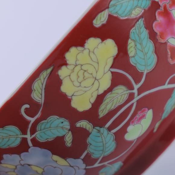 北京嘉翰胭脂紅地花卉紋碗