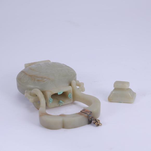 北京嘉翰白玉饕餮紋提梁瓶