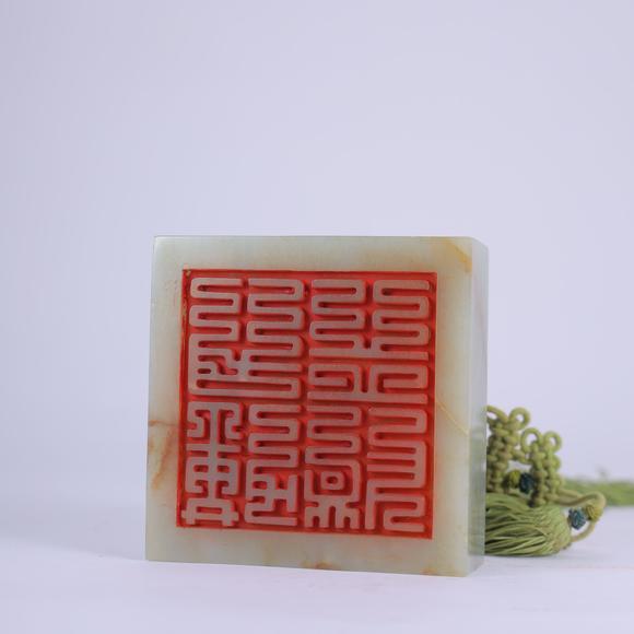 北京嘉翰白玉龍鈕璽（帶紫檀盒）