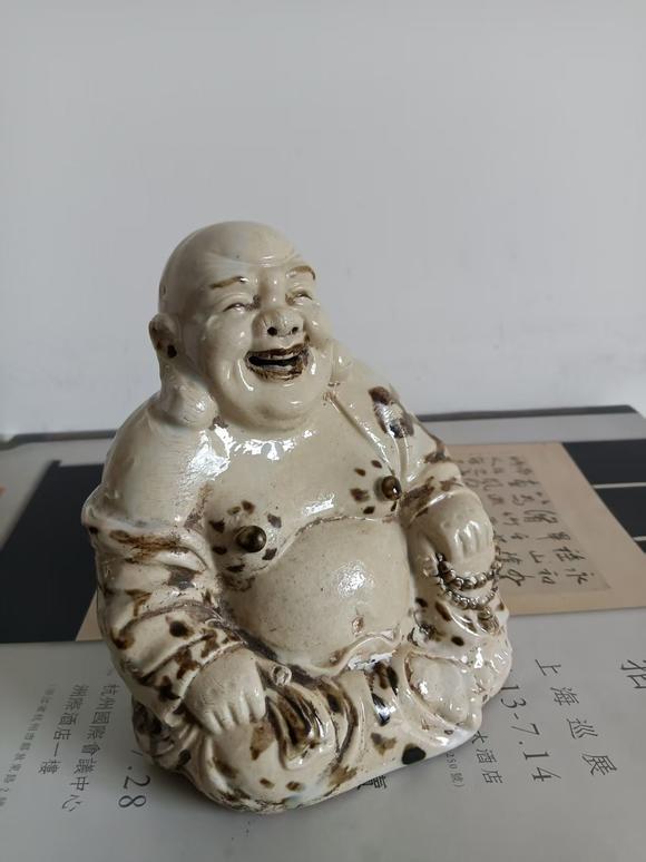 山東瑞蚨興拍賣磁州窯彌勒佛 高約10.2厘米