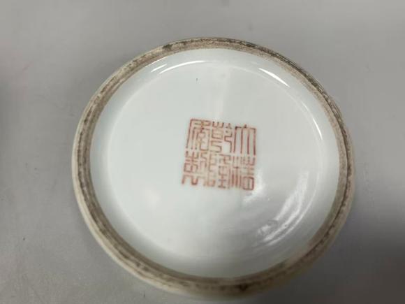 山東瑞蚨興拍賣粉彩花鳥(niǎo)紋瓷瓶四件套 高約26厘米，口部直徑約8厘米