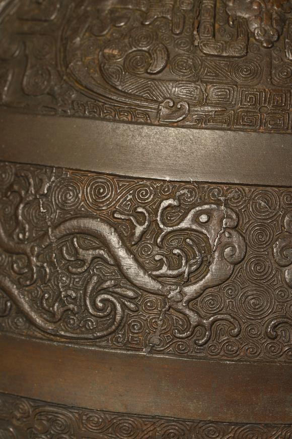 誠璽拍賣明代 銅首面饕餮紋叁獸耳尊