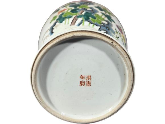 誠璽拍賣民國 粉彩花卉觀音瓶一對
