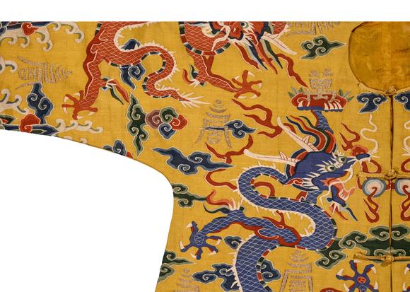 日本東海名古屋明代黃地緙絲五龍紋對襟龍袍