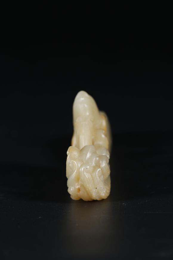 弘楊株式會(huì)社和田玉雕鯉魚打挺形筆架