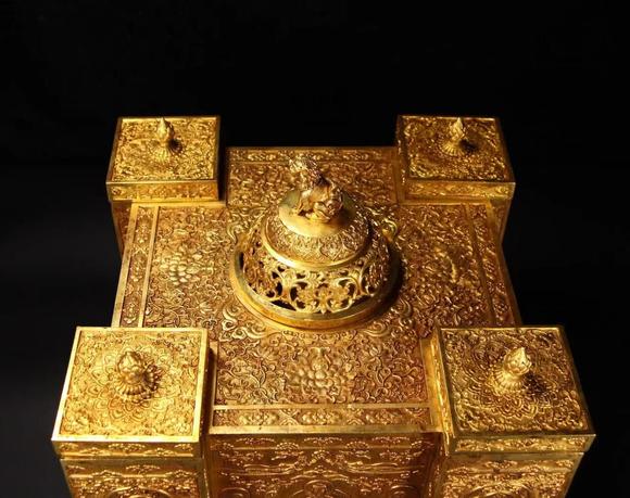 東京蕓術(shù)銅鎏金手工鏨刻佛經(jīng)