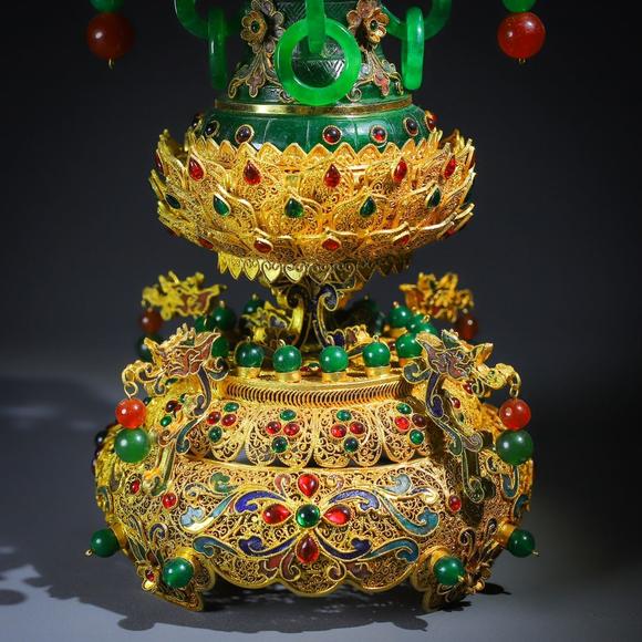東京蕓術(shù)掐絲鑲嵌巴山翠熏爐色澤均勻油潤(rùn) 