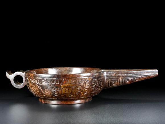 東京蕓術(shù)舊藏和田玉酒器