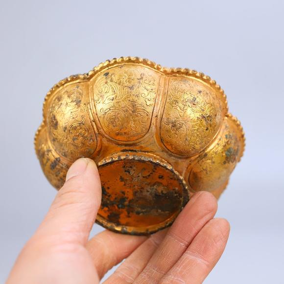 東京蕓術(shù)銅鍍金干坑點(diǎn)心花瓣碗