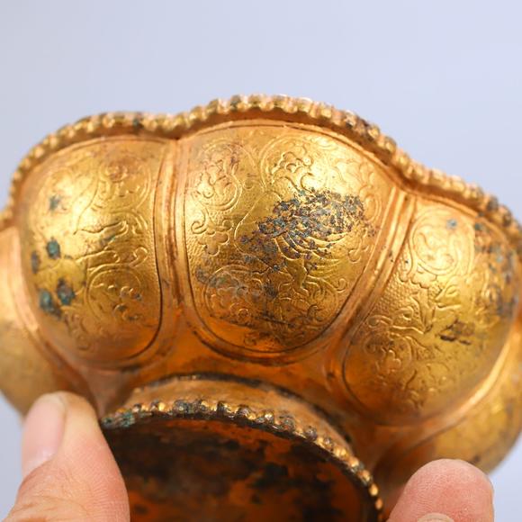 東京蕓術(shù)銅鍍金干坑點(diǎn)心花瓣碗