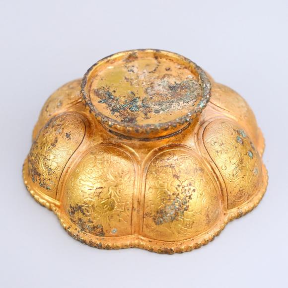 東京蕓術(shù)銅鍍金干坑點(diǎn)心花瓣碗