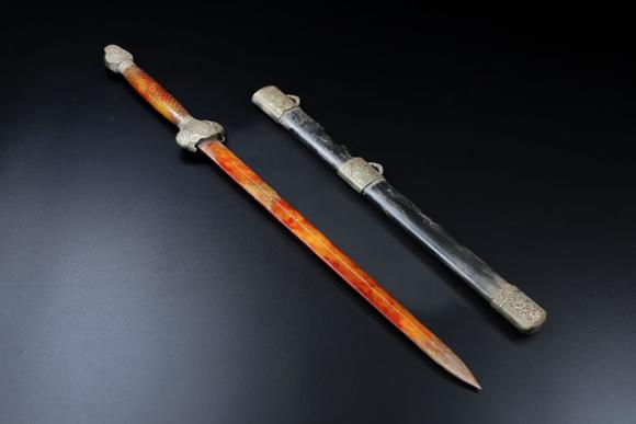 東京蕓術(shù)舊藏和田玉劍帶翹