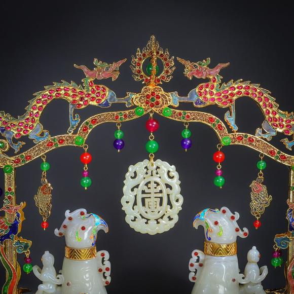 東京蕓術(shù)和田玉精品鳥(niǎo)尊擺件造型獨(dú)特，玉質(zhì)細(xì)膩油潤(rùn)，品相完整